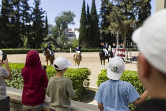 Ελένη Μυράτ: Επιτυχία είναι να βλέπω τη χαρά των παιδιών με τα άλογα