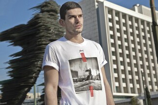 «Άι Λάβ Άθενς Πρότζεκτ» Η νέα t-shirt εμμονή μάς καλεί να αγαπήσουμε ξανά την Αθήνα