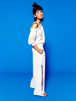 Color blocking και utility γραμμές στην νέα activewear συλλογή που θα κατακτήσει τους δρόμους