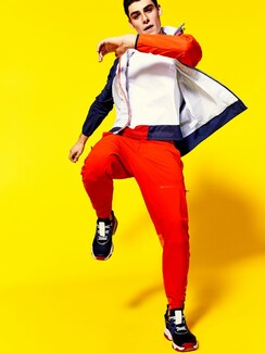 Color blocking και utility γραμμές στην νέα activewear συλλογή που θα κατακτήσει τους δρόμους