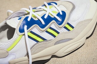 OZWEEGO: Πώς να φορέσετε το sneaker trend των '90s