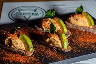 Crusteria: Οι γεύσεις που έχεις αγαπήσει σερβίρονται σε έναν χώρο που θα λατρέψεις