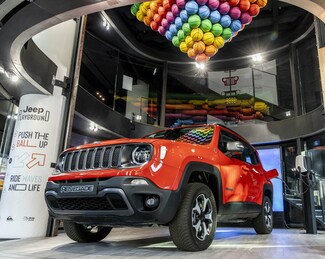 Το νέο Jeep Renegade PHEV ηλεκτρίζει το Παρίσι