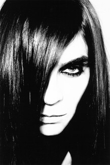 Η συλλογή KARL ACCORDING TO CARINE δίνει ζωή στο όραμα του Karl Lagerfeld και της Carine Roitfeld