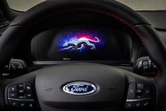 Δαμάζοντας το νέο Ford Puma με φόντο το Αστεροσκοπείο της Πεντέλης