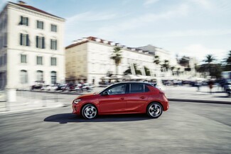 Οδηγούμε στην Κροατία το νέο Opel Corsa, με φόντο τις Δαλματικές Ακτές