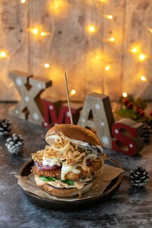 Τα PAX Burgers ετοίμασαν δύο special χριστουγεννιάτικα μπέργκερ που αξίζει να δοκιμάσετε