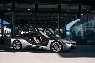 BMW i8: Το «Batmobile» που έδειξε το δρόμο προς το μέλλον