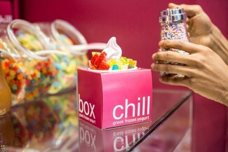 Στο toppings bar του chillbox μπορείτε να φτιάξετε τον δικό σας προσωπικό συνδυασμό frozen yogurt
