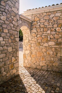 Μια πέτρινη βίλα στην Κέρκυρα