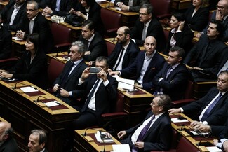 Η σημειολογία των χαβαλετζίδικων σέλφι στην πιο κρίσιμη περίοδο