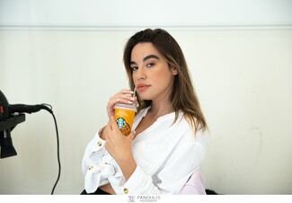 Τα Starbucks Chilled Classics πρωταγωνιστούν σε κάθε λαμπερή, on the go στιγμή της μέρας