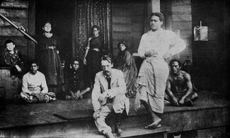 Οι παράξενες, πολύ παράξενες οι φωτογραφίες του Στίβενσον στις νήσους Σαμόα