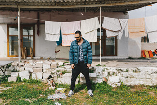 Billy Sio: Ο «trap lord» από τα Άνω Λιόσια εξηγεί γιατί το τραπ δεν είναι (μόνο) λεφτά και λάμψη