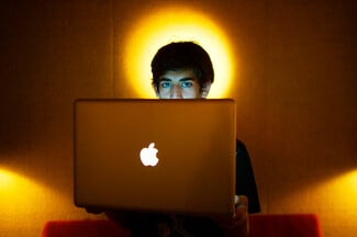 Aaron Swartz. 'Οταν μια ιδιοφυία σπρώχνεται στην άβυσσο.