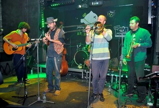 Oι Penny and the Swingin' Cats live!