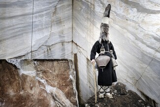 Η βραβευμένη έκθεση φωτογραφίας του Νίκου Βαβδινούδη ''Faces + Masks'' στην Αθήνα
