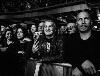Στους Einstürzende Neubauten, στο Gazi Music Hall