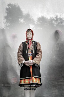 Η βραβευμένη έκθεση φωτογραφίας του Νίκου Βαβδινούδη ''Faces + Masks'' στην Αθήνα