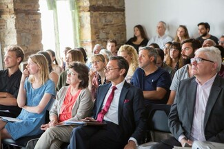 Πώς οι δημοσιογράφοι θα ξανακερδίσουν την εμπιστοσύνη του κοινού;