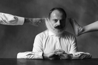 «Το Σώσε»: Οι πρώτες φωτογραφίες από τη νέα παράσταση του Έκτορα Λυγίζου στη Στέγη
