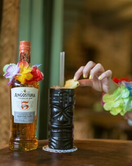 Τι συνέβη και η Αθήνα γέμισε με Tiki στυλ και special Angostura Cocktails;