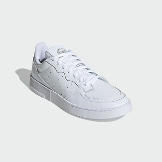 Mε αυτά τα sneakers θα πας από το κέντρο της πόλης μέχρι το beach bar