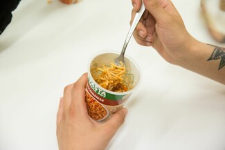 Τα Snack Pots είναι μια εύκολη και γευστική λύση για το γραφείο