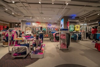 Στο νέο flagship κατάστημα INTERSPORT τα σπορ συναντούν την τεχνολογία