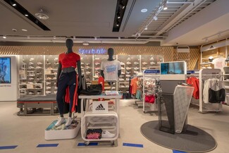 Στο νέο flagship κατάστημα INTERSPORT τα σπορ συναντούν την τεχνολογία