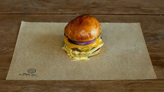 Το Lost Athens ετοίμασε ένα νέο πρότζεκτ αποκλειστικά με cheeseburger