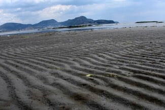 «Εξαφανίστηκε» η θάλασσα στο Ναύπλιο: Το εντυπωσιακό φαινόμενο μέσα από εικόνες