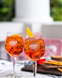 Aperol Spritz: Στο πρώτο at the Balcony event χορέψαμε στο μπαλκόνι μας μέχρι τη δύση του ήλιου