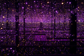 Η πρώτη sold out έκθεση μετά την πανδημία: τα δυο Infinity Mirror Rooms της Κουσάμα στην Tate Modern