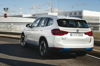 BMW iX3: Hλεκτρική, αλλά με αυτονομία βενζίνης