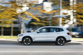 BMW iX3: Hλεκτρική, αλλά με αυτονομία βενζίνης