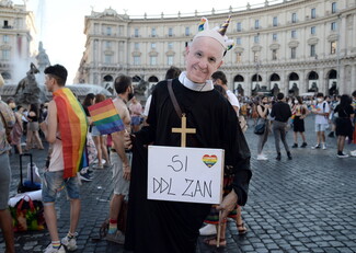 Στα χρώματα του ουράνιου τόξου - Εικόνες από τα Pride Parade της Ευρώπης