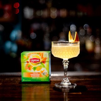 4 cocktails με βάση το παγωμένο τσάι για να απολαύσετε στο μπαλκόνι σας φέτος το καλοκαίρι