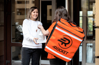 Rocket: Η νέα εφαρμογή delivery που φέρνει τα αγαπημένα σας πιάτα εστιατορίων στην πόρτα σας