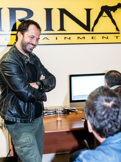 Trafficking στην Ηλιούπολη: «Ο αστυνομικός είχε εξαναγκάσει την 19χρονη να υπογράψει συμβόλαιο για πορνό με τη Sirina»