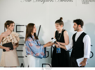 Η Χριστίνα Σωτηροπούλου σχεδιάζει για τους «ανθρώπους» της μακριά από τα ιδανικά και τις τάσεις της μόδας