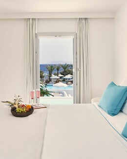 Nikki Beach Resort & Spa Santorini: Ένα ξεχωριστό εορταστικό event σε μια από τις πιο όμορφες παραλίες της Σαντορίνης