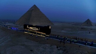 Το «ηλιακό σκάφος» του βασιλιά Khufu της Αιγύπτου μεταφέρθηκε στο μουσείο της Γκίζας [ΕΙΚΟΝΕΣ]