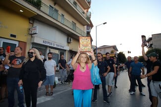 Λάρισα: Ένταση και επεισόδια στην υποδοχή της «Αμάλ» 