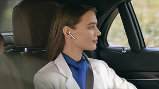 Huawei FreeBuds 4: Τα wireless ακουστικά που θα σας βοηθήσουν να καλωσορίσετε τη νέα σεζόν με μια δόση από καλοκαίρι