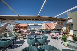 Το νέο roof garden café-restaurant της Καλλιθέας βλέπει την πόλη από ψηλά