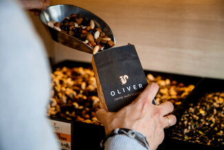 Oliver Nuts and Flavors: Προσφέρει αυθεντικές γεύσεις ξηρών καρπών και εξαιρετικό καφέ τώρα και στη Γλυφάδα