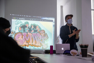 Στο “Τhis is A Vans Art Project” νέοι δημιουργοί αποτυπώνουν την προσωπική τους αισθητική, μεταφέροντας την street art στους τοίχους της Alibi Gallery.