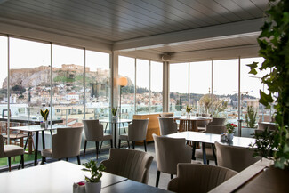 Στο Athens View Balcon οι ελληνικές γεύσεις αποκτούν νέα πνοή και κοιτούν την πόλη από ψηλά