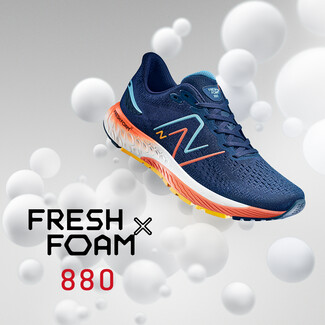 Το 880v12 της New Balance δημιουργήθηκε για μεγάλες αποστάσεις και διαχρονικό coolness